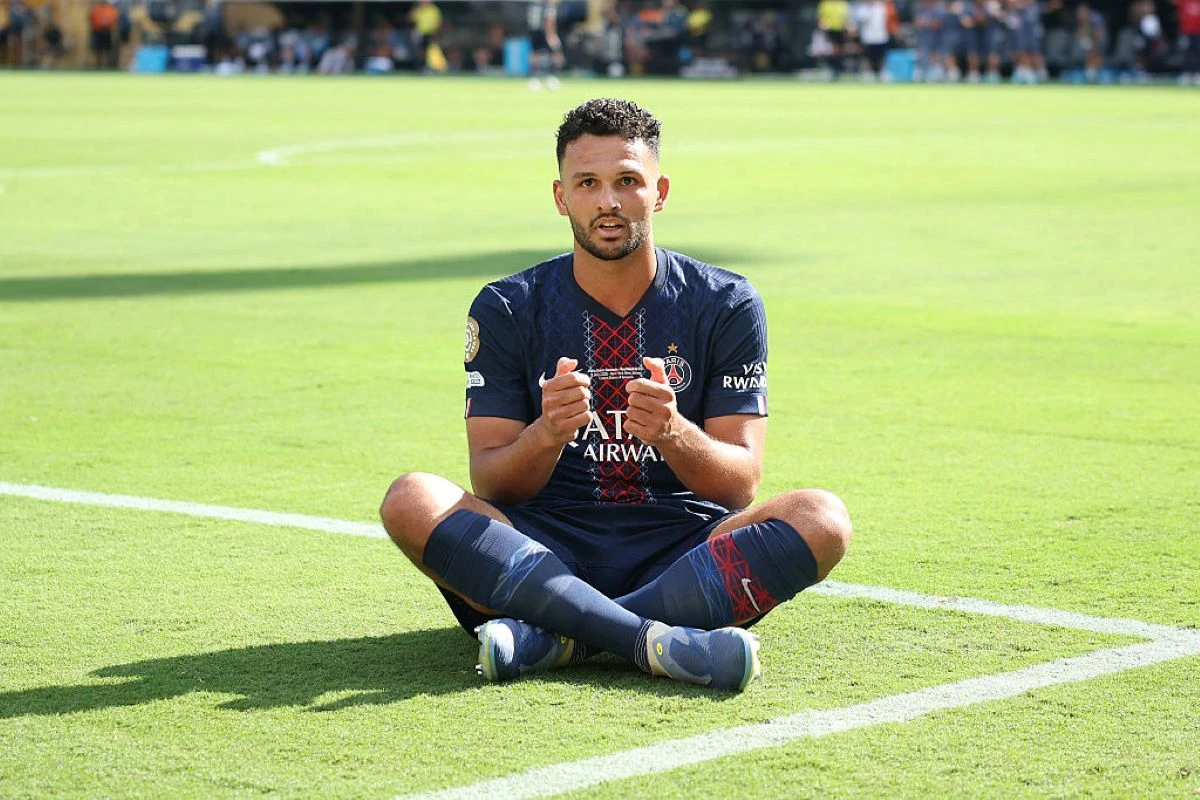 Atacante do PSG revela que Botafogo fez time mudar postura no Mundial