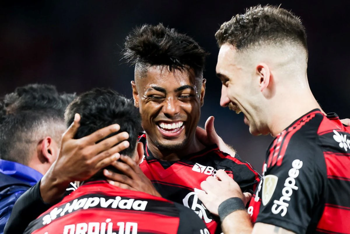 Flamengo vence Inter e abre vantagem nas oitavas da Libertadores