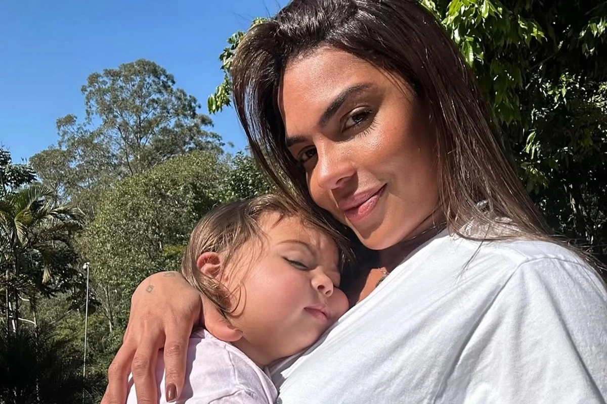 Vídeo: Tays Reis relata sofrimento da filha com problema de saúde