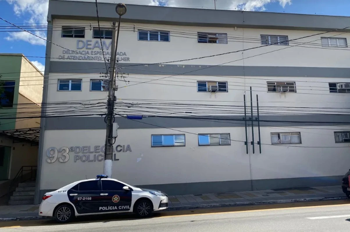 Menino de 11 anos é achado dormindo em caminhão após pai abandoná-lo
