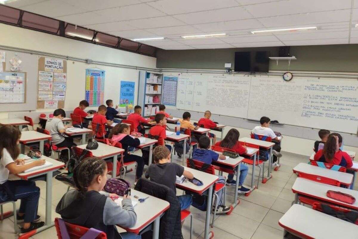 À espera de sanção, veto a celular em escola uniu direita e esquerda