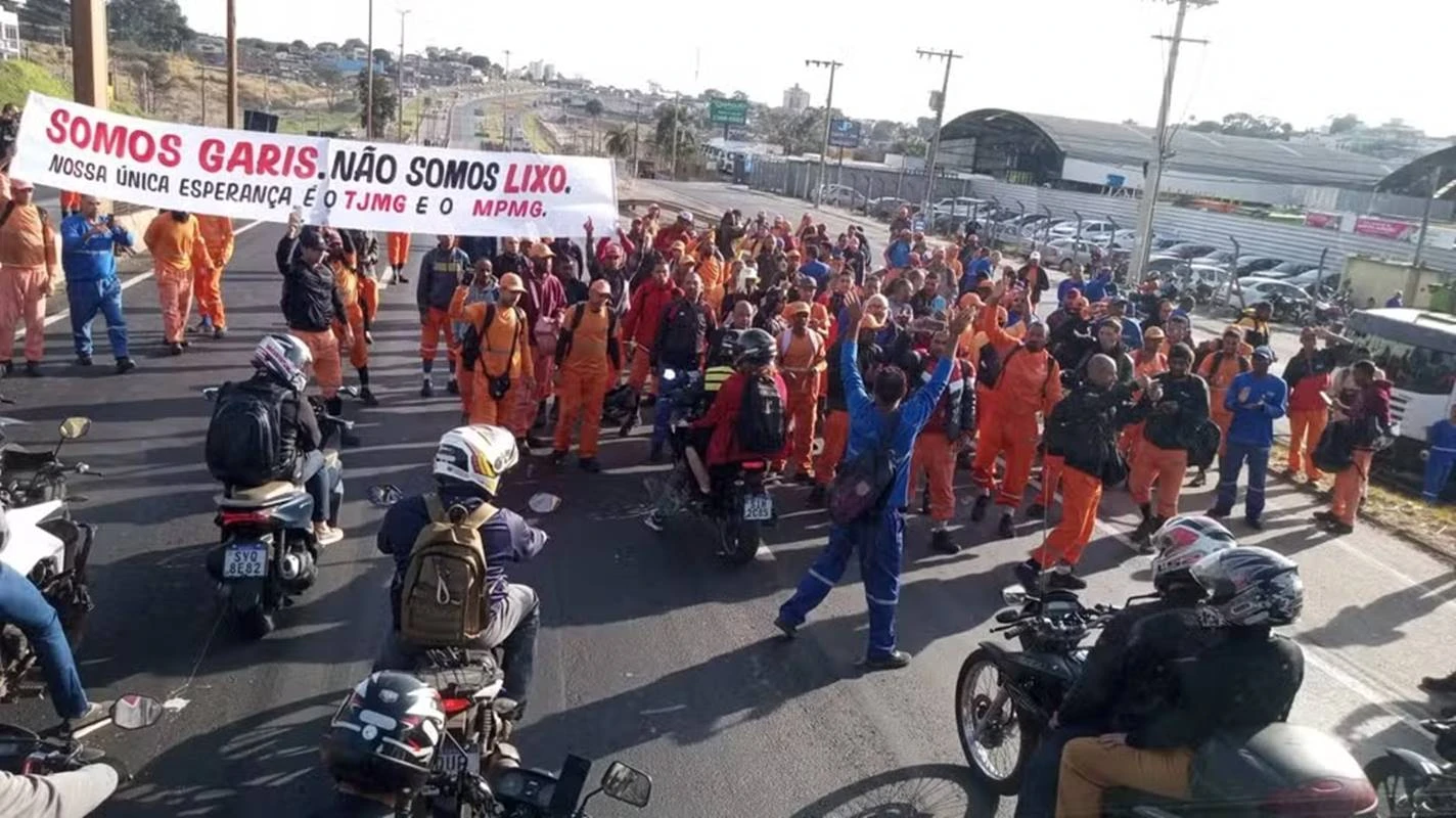 Garis protestam após confissão de empresário em MG: “Não somos lixo”
