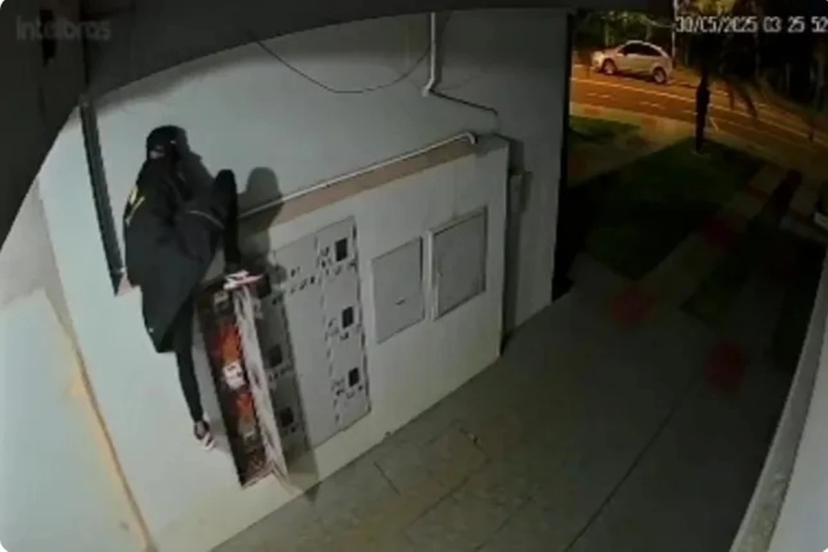 Vídeo: “Homem-Aranha” do crime é preso após invadir 10 casas
