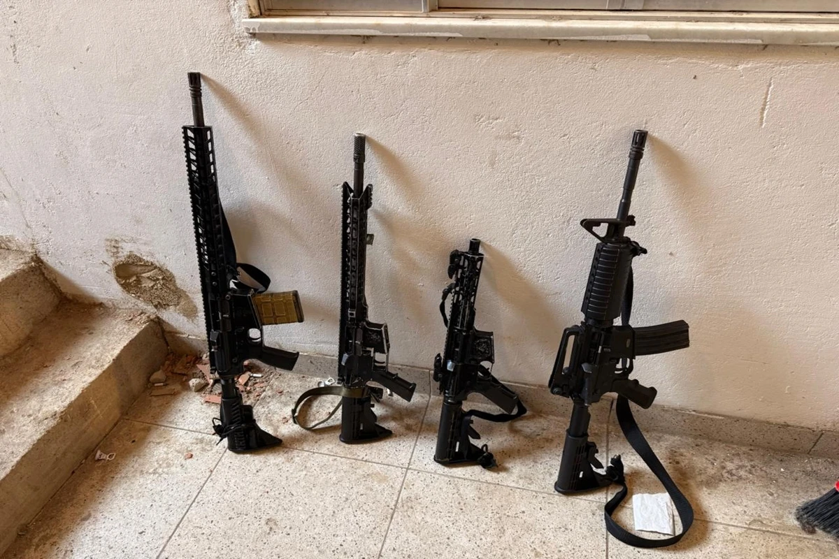 Milicianos são presos e fuzis apreendidos em ação contra facções