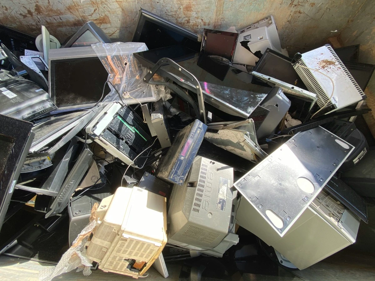 Saber como descartar lixo eletrônico ainda é grande problema no Brasil