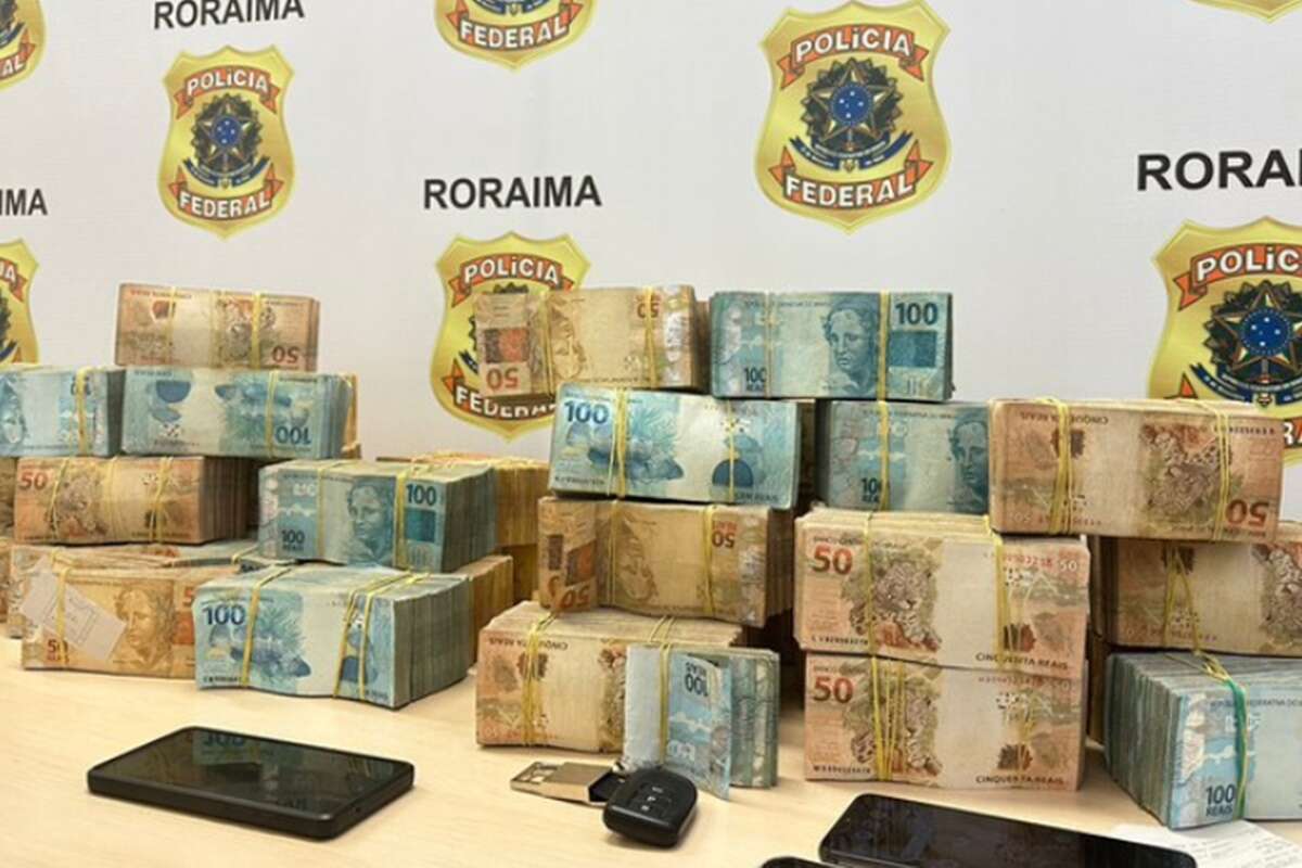 PF apreende R$ 1 milhão escondido em carros de cabos eleitorais