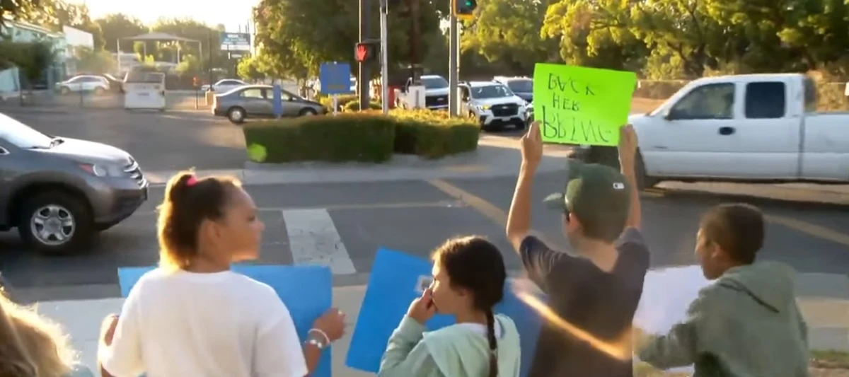 Alunos da 6º série protestam após mudança de professora; confira