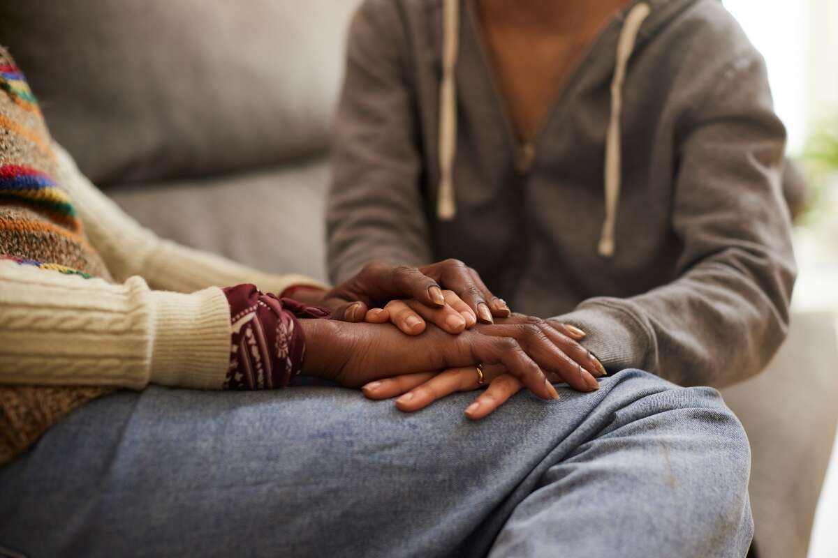 Menina de 11 anos ataca vizinha em vídeo racista: “Pretos ridículos”