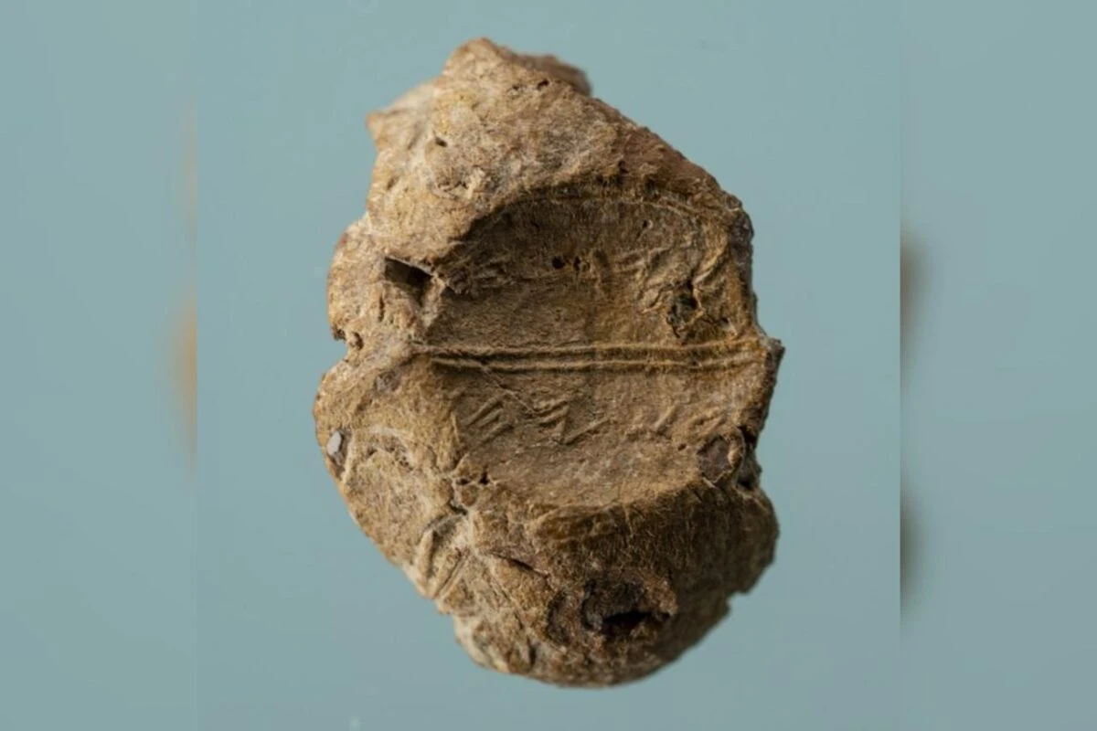 Selo de 2,6 mil anos com nome bíblico é encontrado em Jerusalém