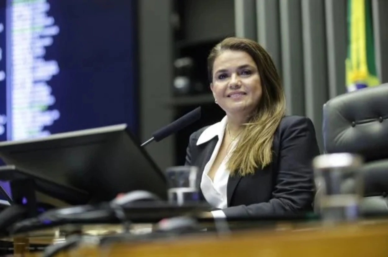 Yanomami denunciam monopólio de empresa aérea de deputada alvo da PF