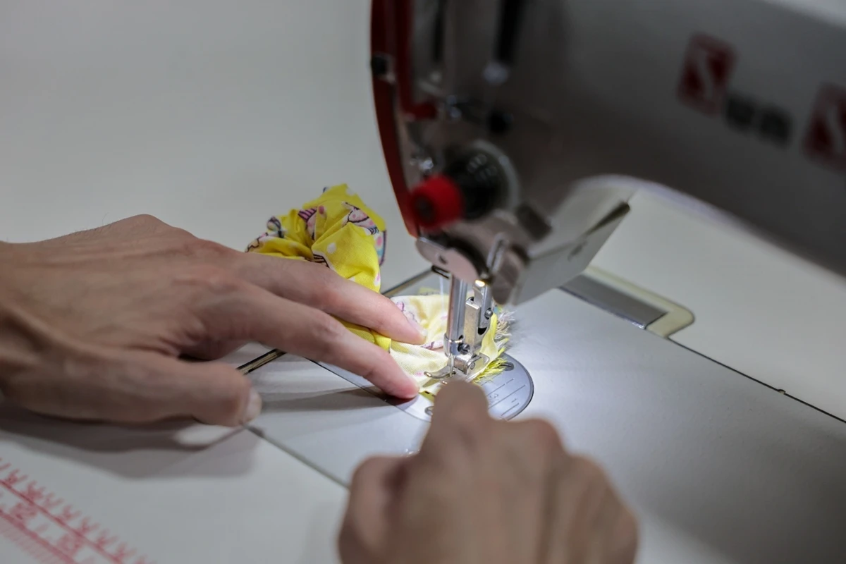 Primeiros passos na costura: MFDF abre inscrições para Carreta da Moda