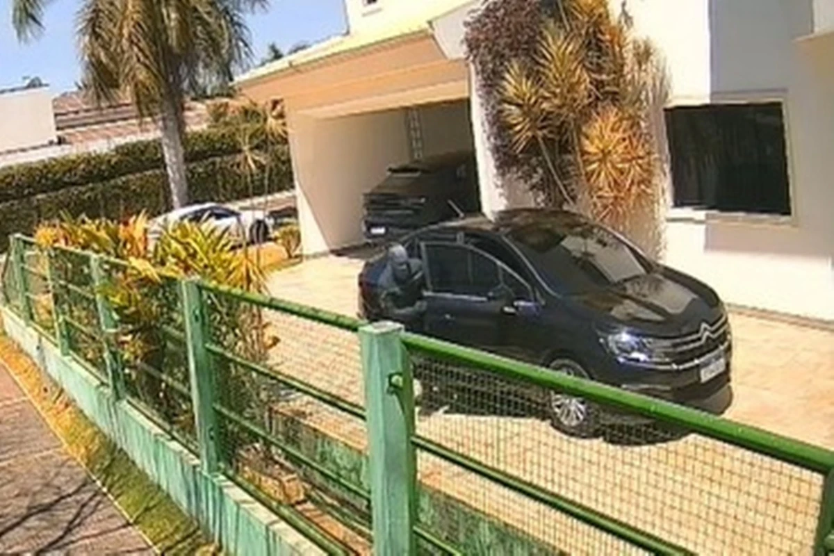 Quatro bandidos abordam e tentam sequestrar mulher em casa no Park Way