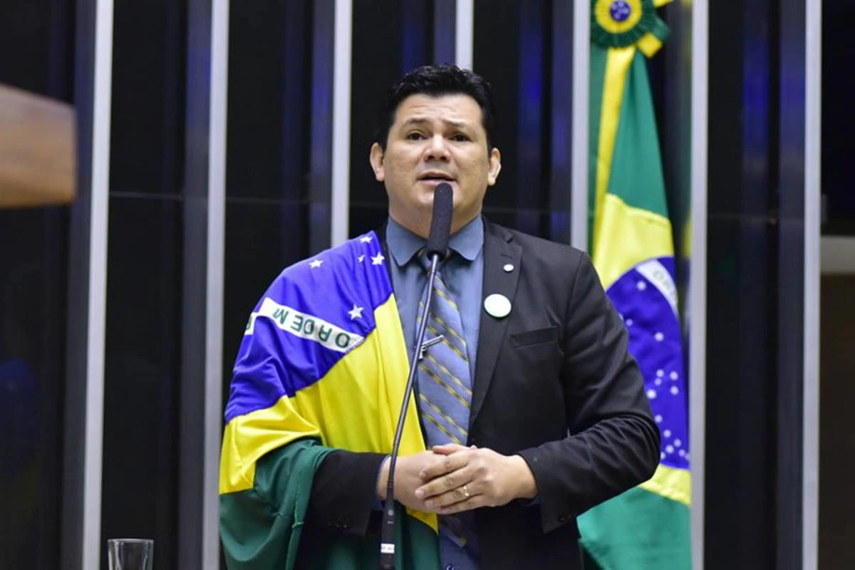 Deputado que desejou morte de Lula pede desculpas: “Exagerei”