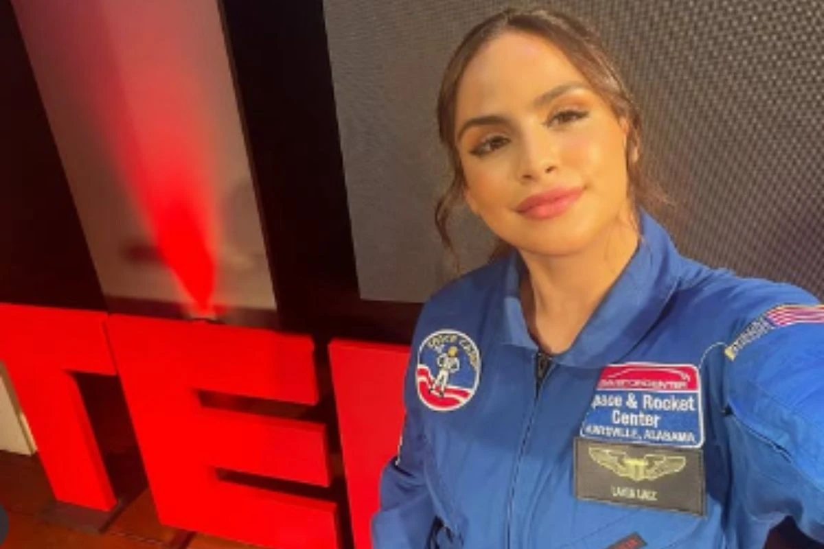 Falsa astronauta tirou fotos com uniforme em curso de R$ 6 mil