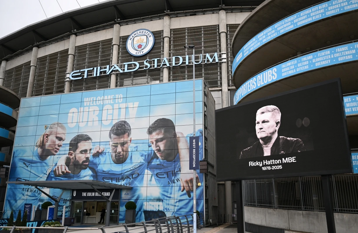 Ex-lenda do boxe é velado no estádio do Manchester City. Veja fotos