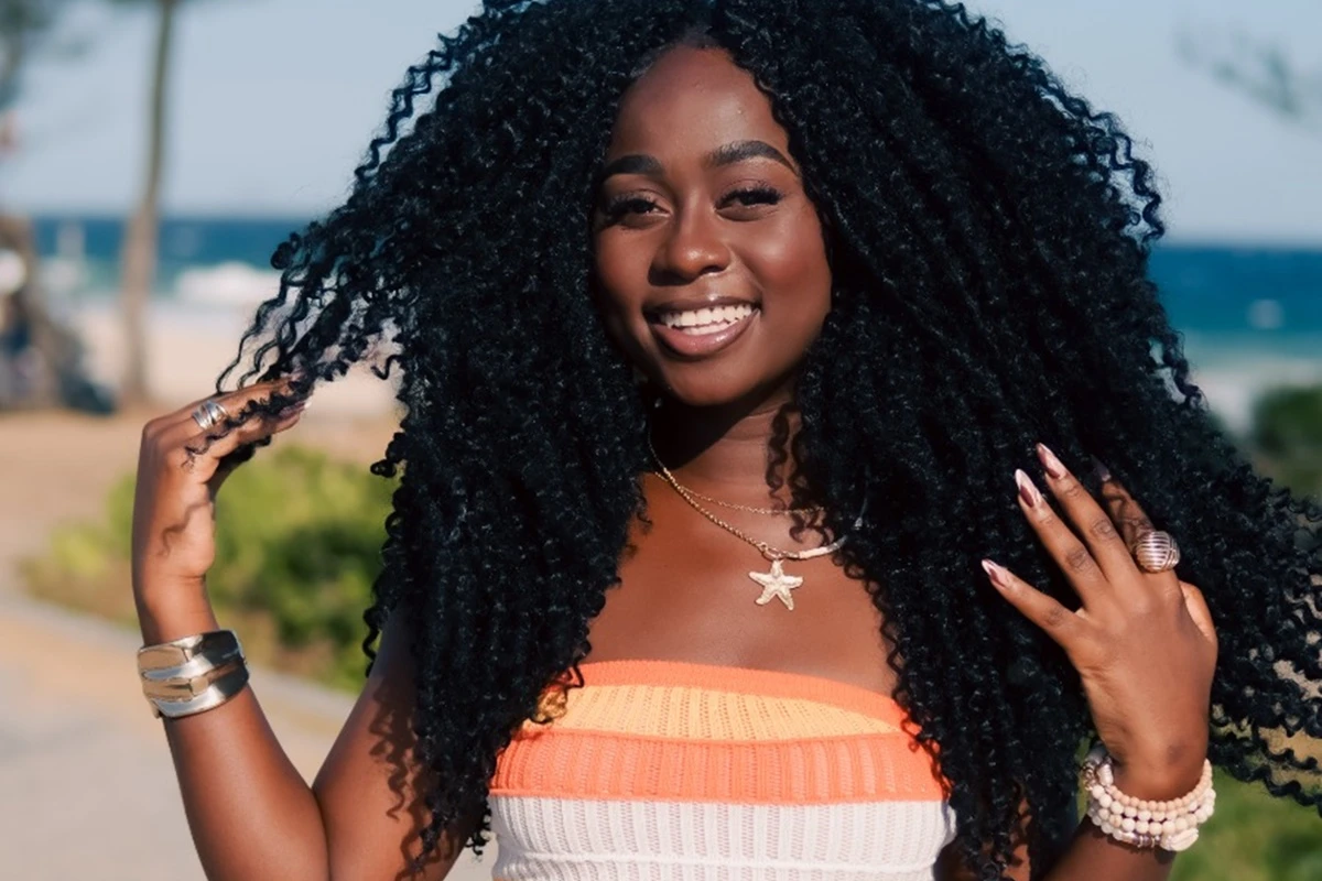 Cantora baiana recria hit do pagode dos anos 90 após vídeo viral