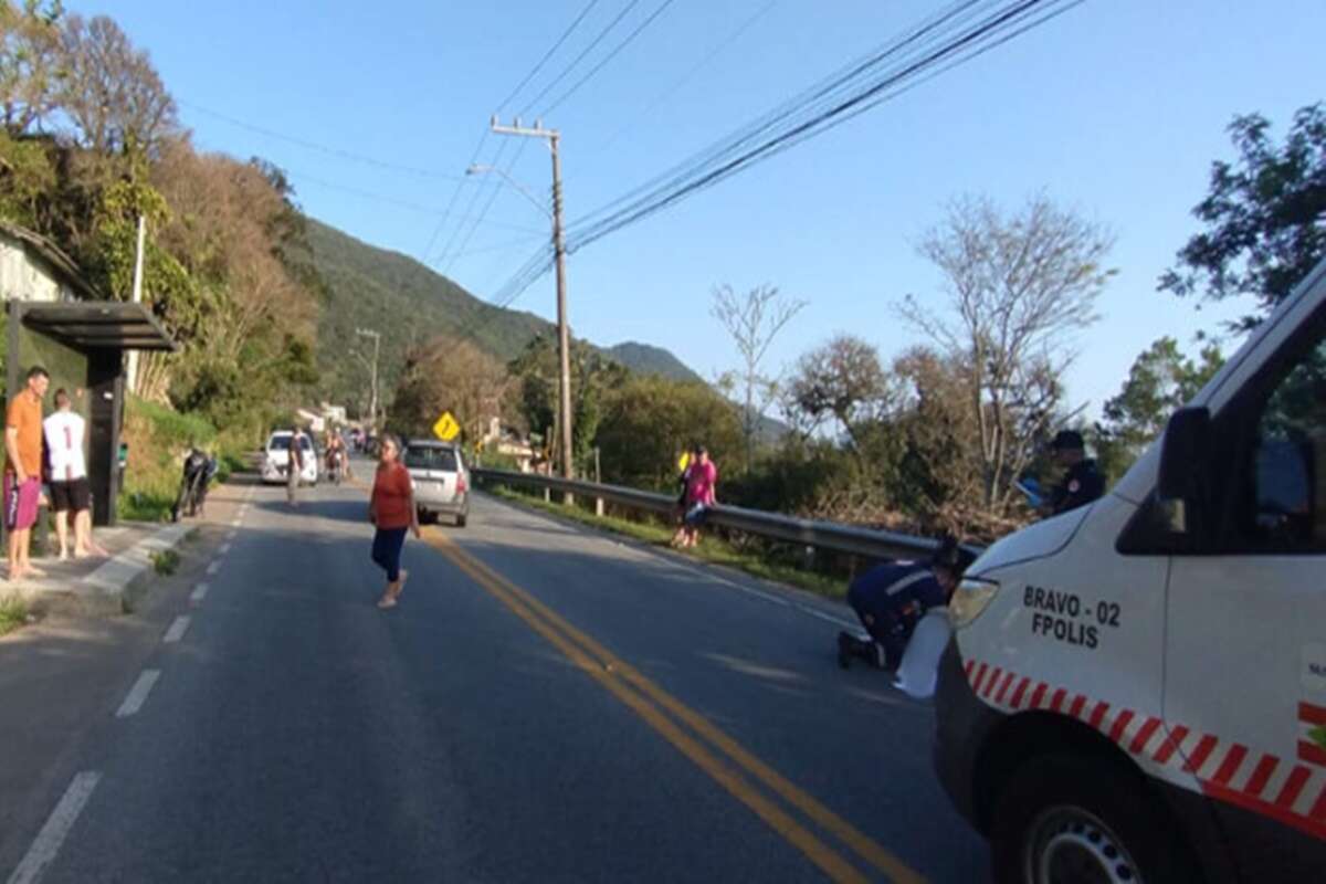 Motociclista tem mal súbito e morre ao colidir em guard rail