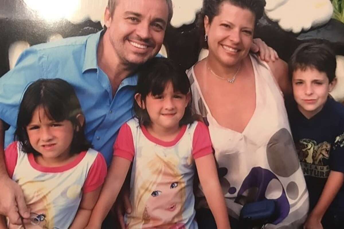 Rose Miriam faz desabafo ao postar foto com Gugu Liberato e os filhos