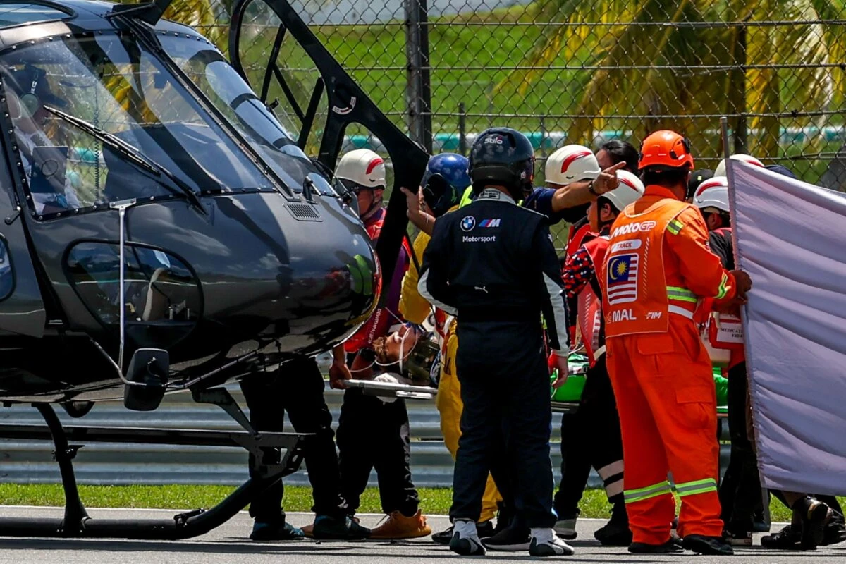 Vídeo: acidente na Moto3 da Malásia deixa pilotos gravemente feridos