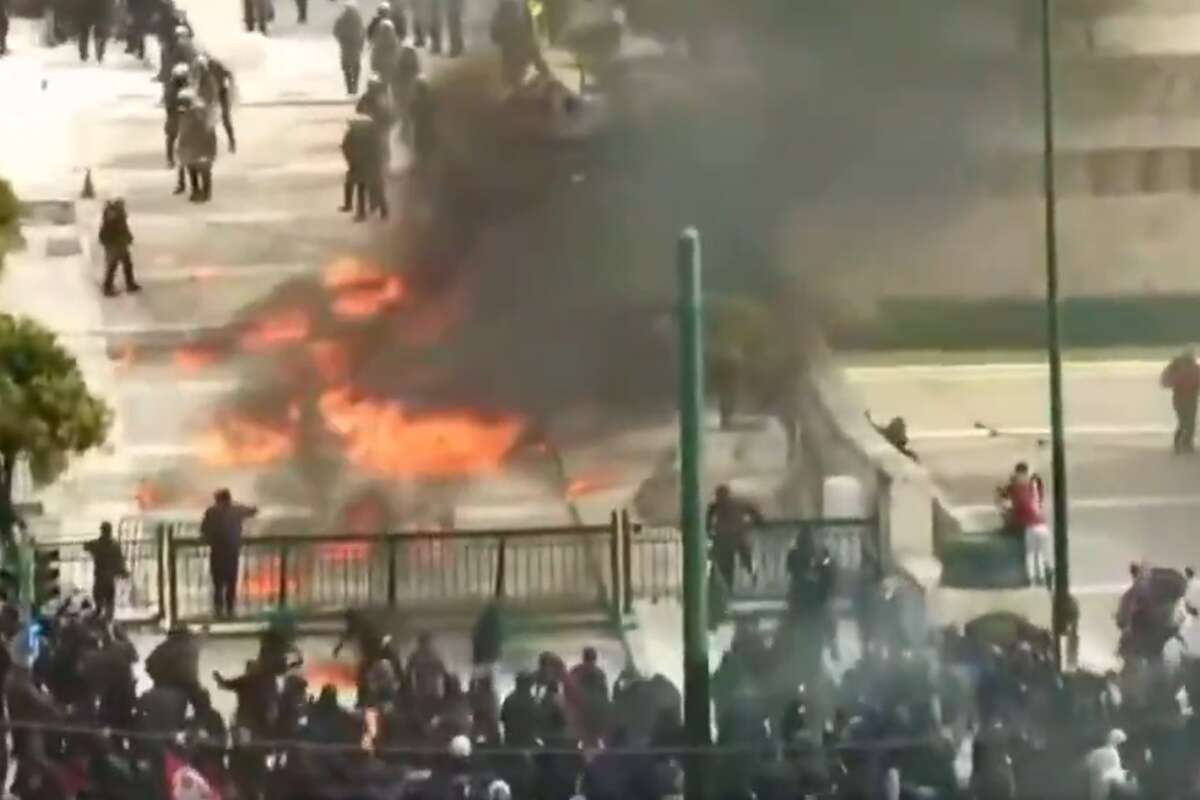 Vídeo: greves e protestos relembram trágico acidente de trem na Grécia