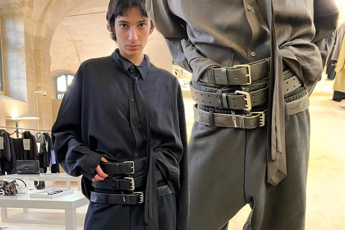 Stacked belts: conheça a tendência maximalista dos cintos