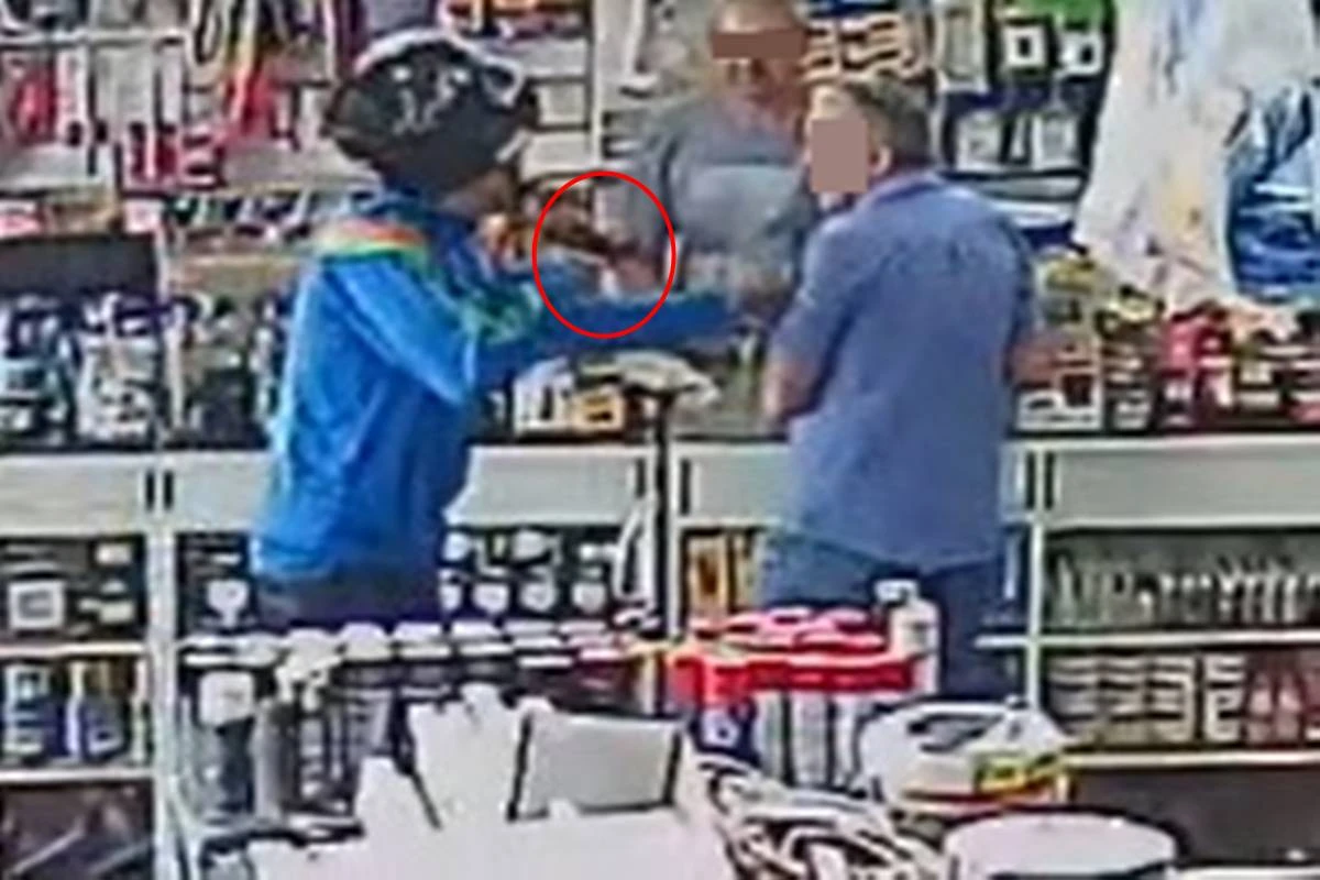 DF: homens são trancados e ameaçados de morte em assalto à loja. Vídeo