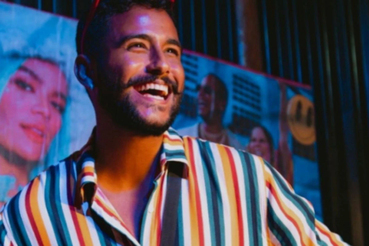 Lucas Pizane revela perrengue com camisinha: “Idosa correndo atrás”