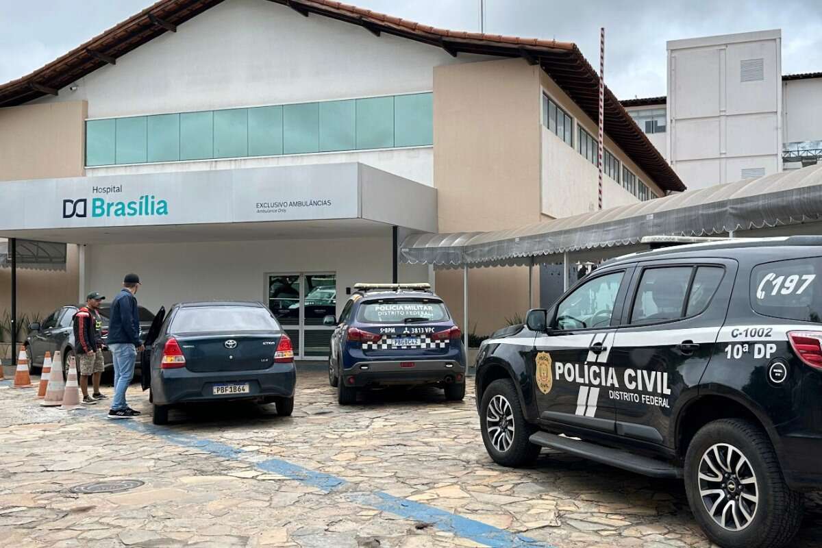 Segurando duas armas, delegado ameaçou seguranças de hospital