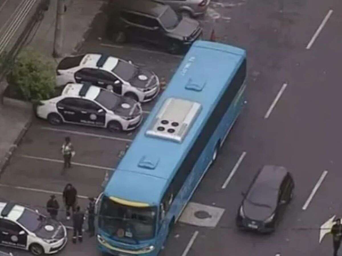 Terror no Rio: bandidos sequestram ônibus e agridem passageiros