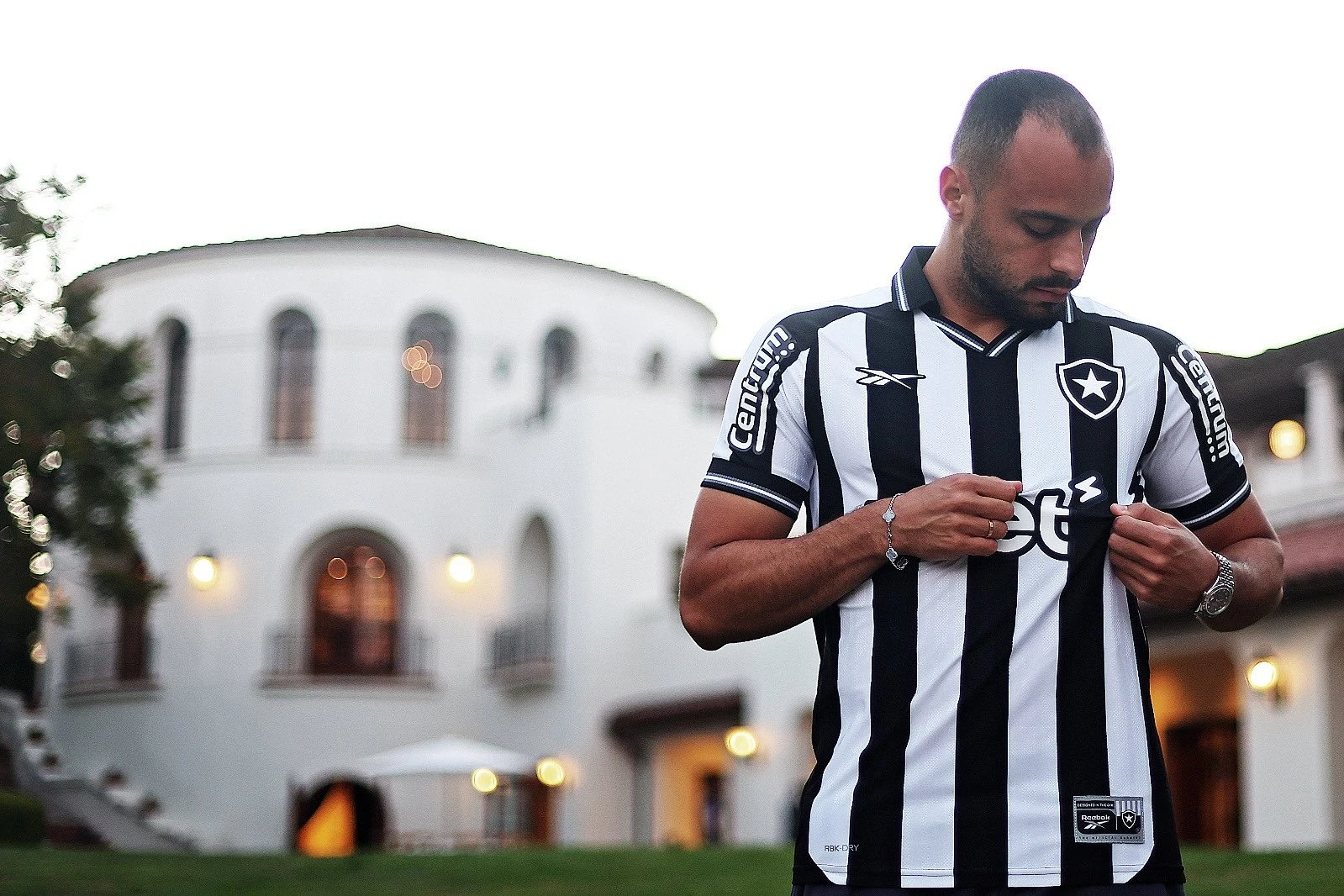 Botafogo encara Vasco em Brasília com disputa no setor ofensivo. Compre seu ingresso!