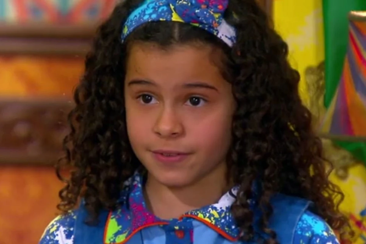 Ex-atriz de Chiquititas chora ao relatar dificuldades nos EUA