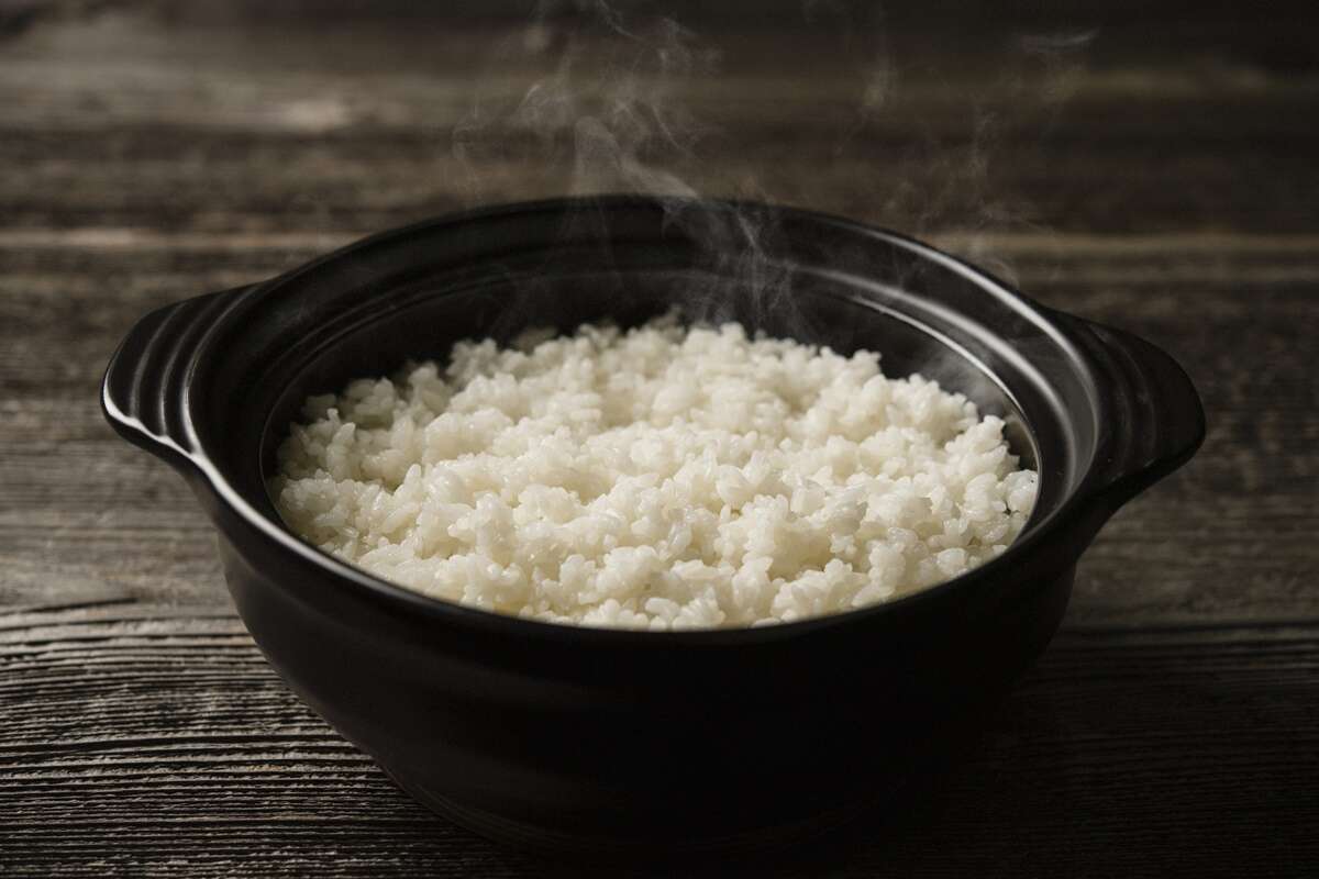 Aprenda truques para deixar o arroz branco soltinho e gostoso