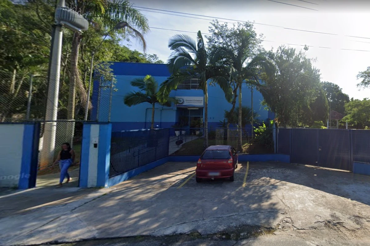 SP: menina tem dedo decepado ao ter mão prensada por colegas em escola