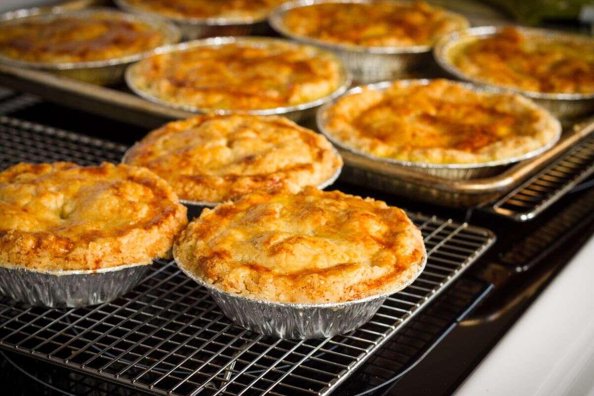 Empada de queijo e calabresa: faça em casa esse quitute delicioso