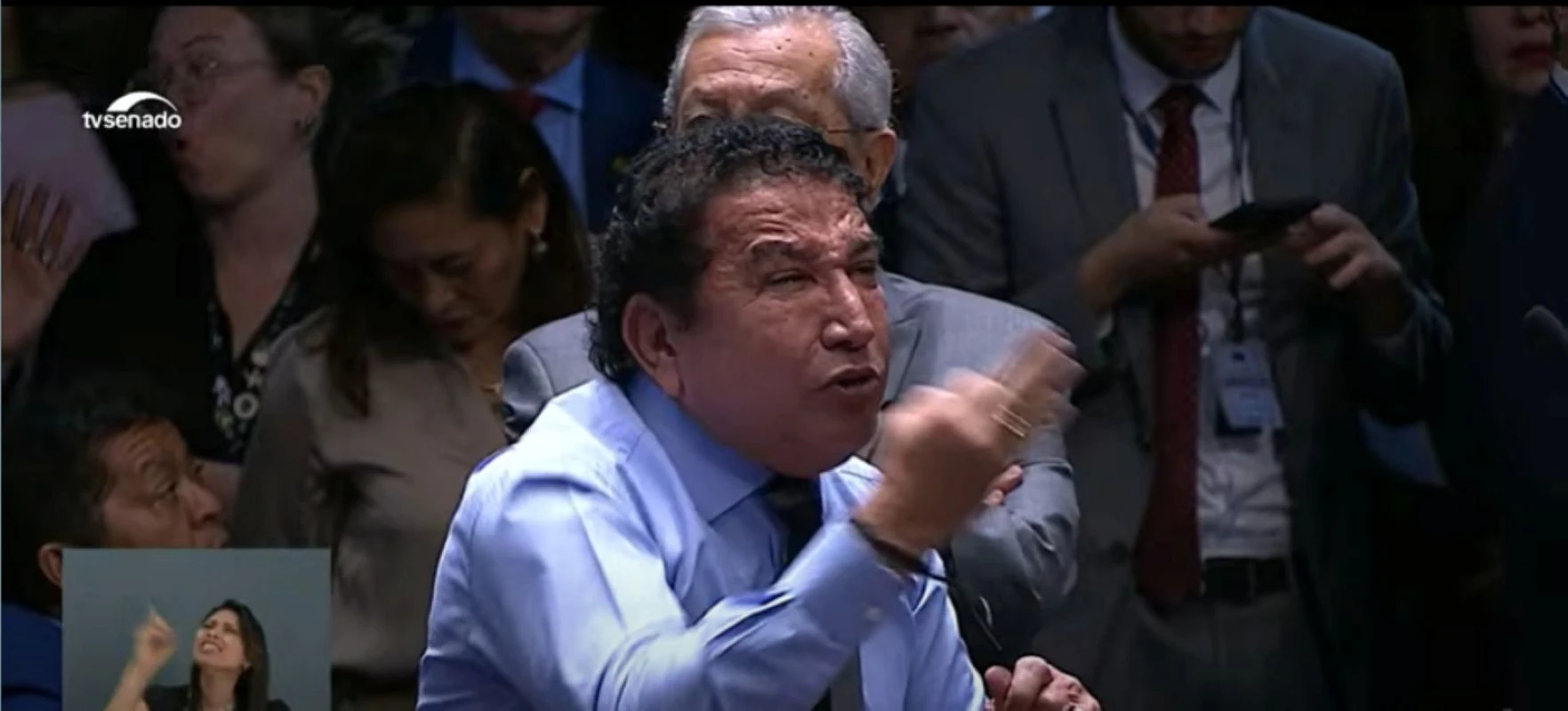 Magno Malta volta a defender Marcos do Val: “Davi, faça alguma coisa”