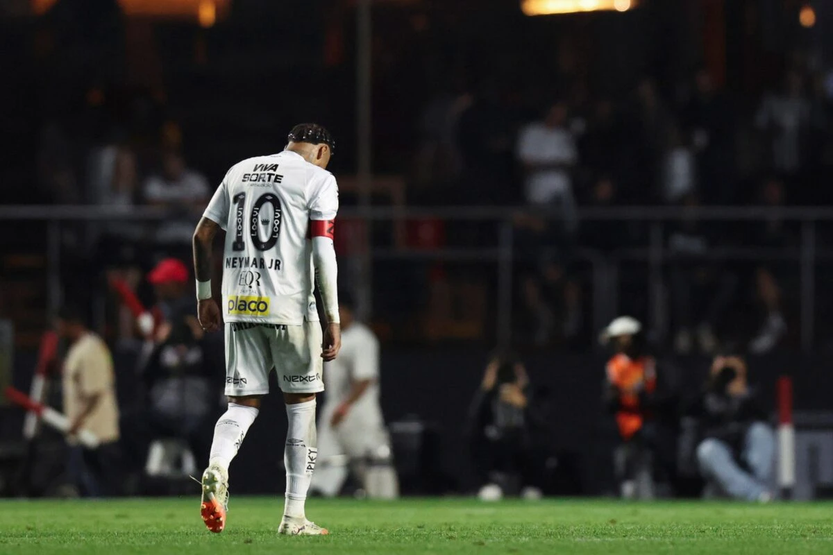Vídeo: torcida do Santos invade CT Rei Pelé após goleada para o Vasco