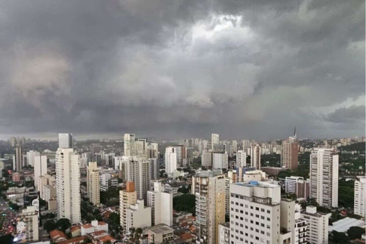 São Paulo pode ter pancadas de chuva com raios e vento nesta sexta