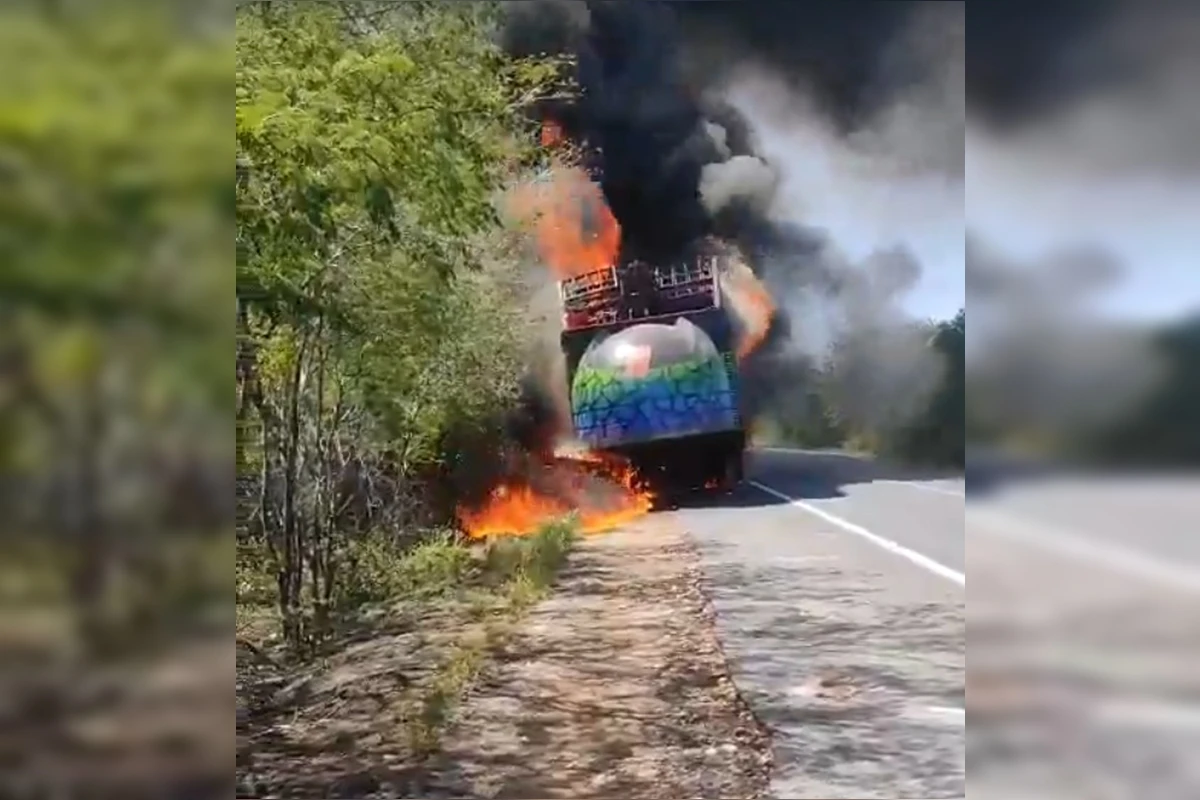 “Maior trio elétrico do Carnaval” pega fogo a caminho de Brasília
