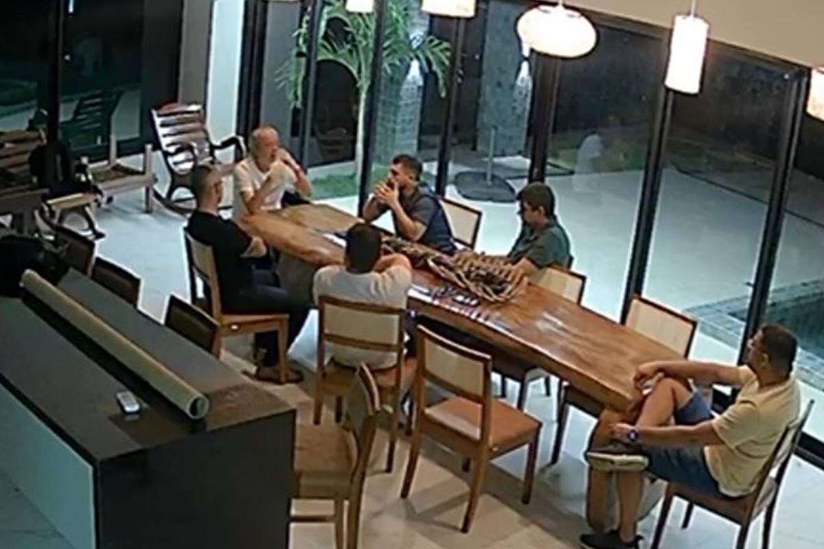 Justiça manda afastar policiais por “risco à lisura das eleições”