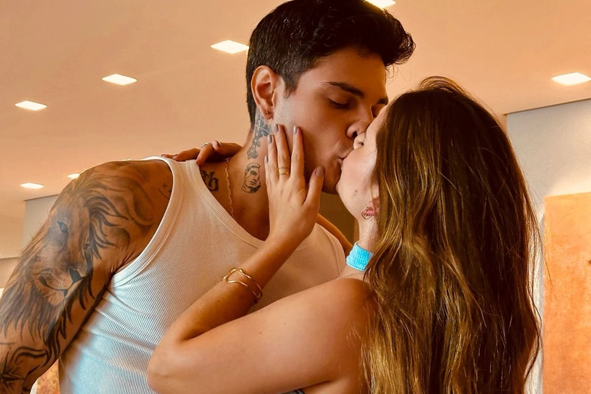 Davi Kneip, do hit Sentadona, assume namoro com modelo