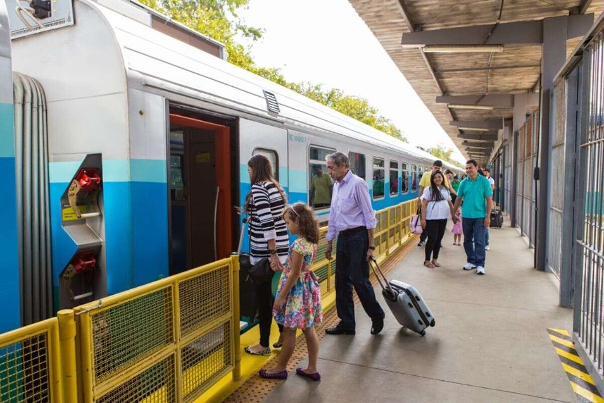 Mineradora Vale inaugura trem que passa por 42 municípios