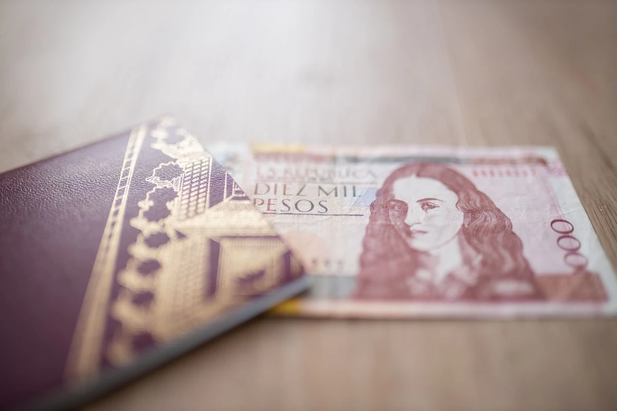 Após adoção de câmbio flutuante, peso despenca na Argentina