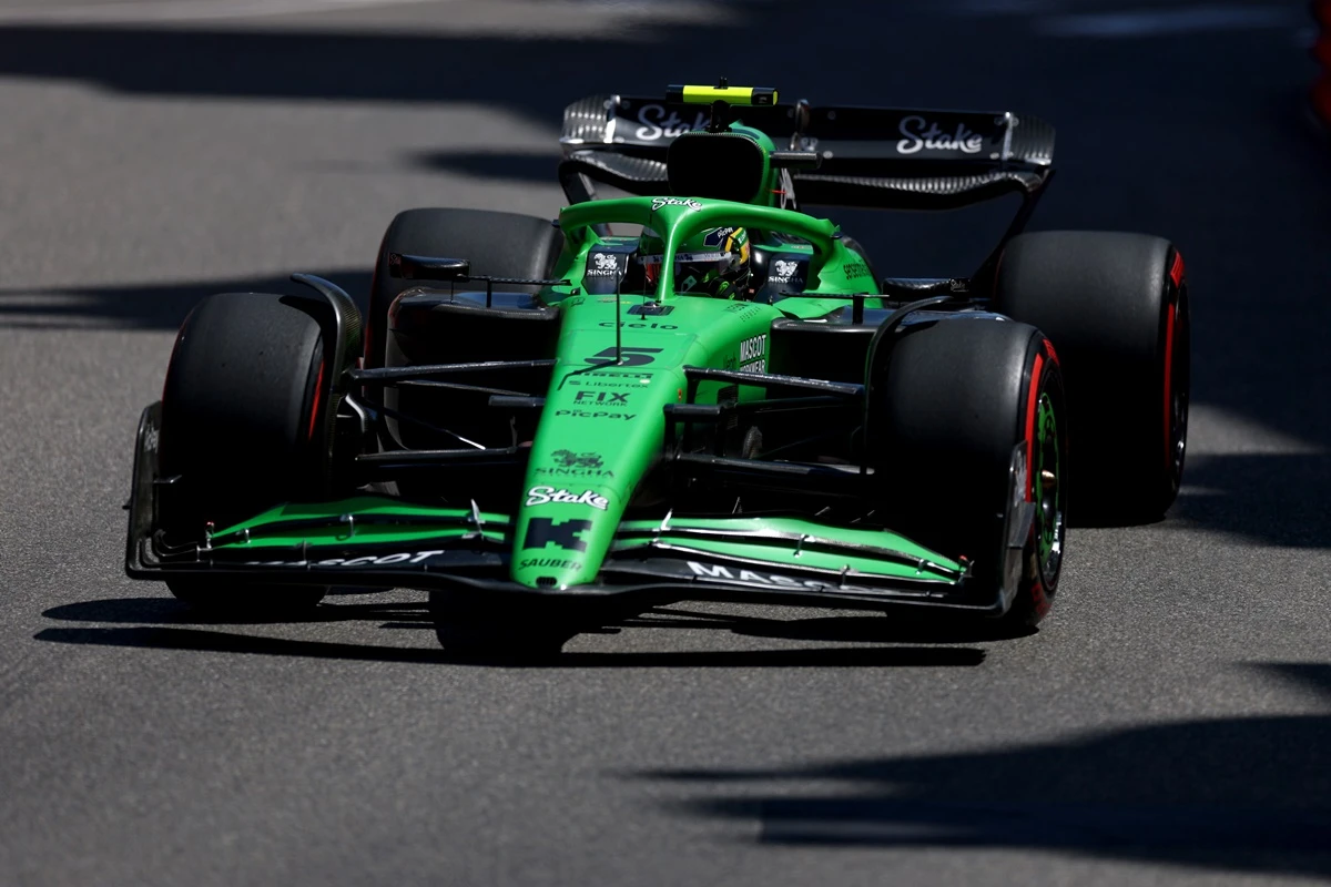 F1: Bortoleto divide curva com Antonelli e bate na 1ª volta em Mônaco