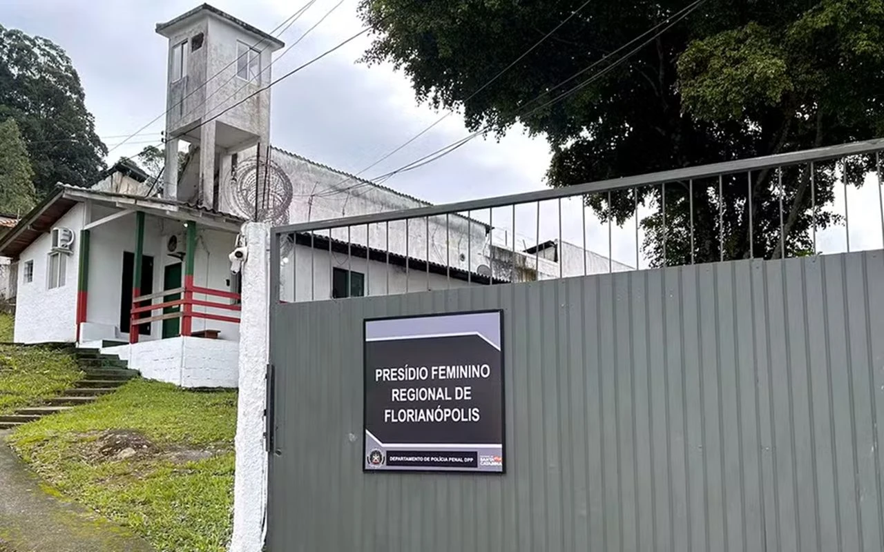 Condenada nos atos de 8/1 leva surra na cadeia “por ser bolsonarista”
