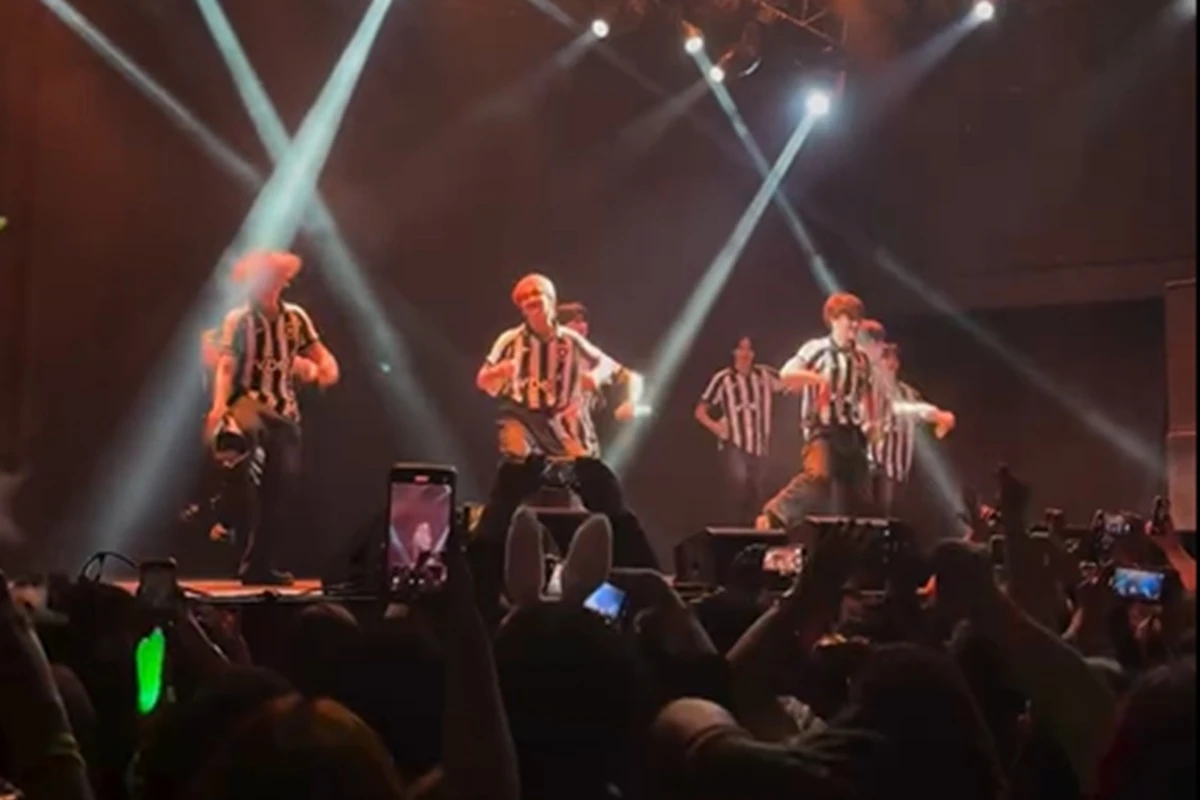 Vídeo: grupo de K-pop faz show com a camisa do Botafogo