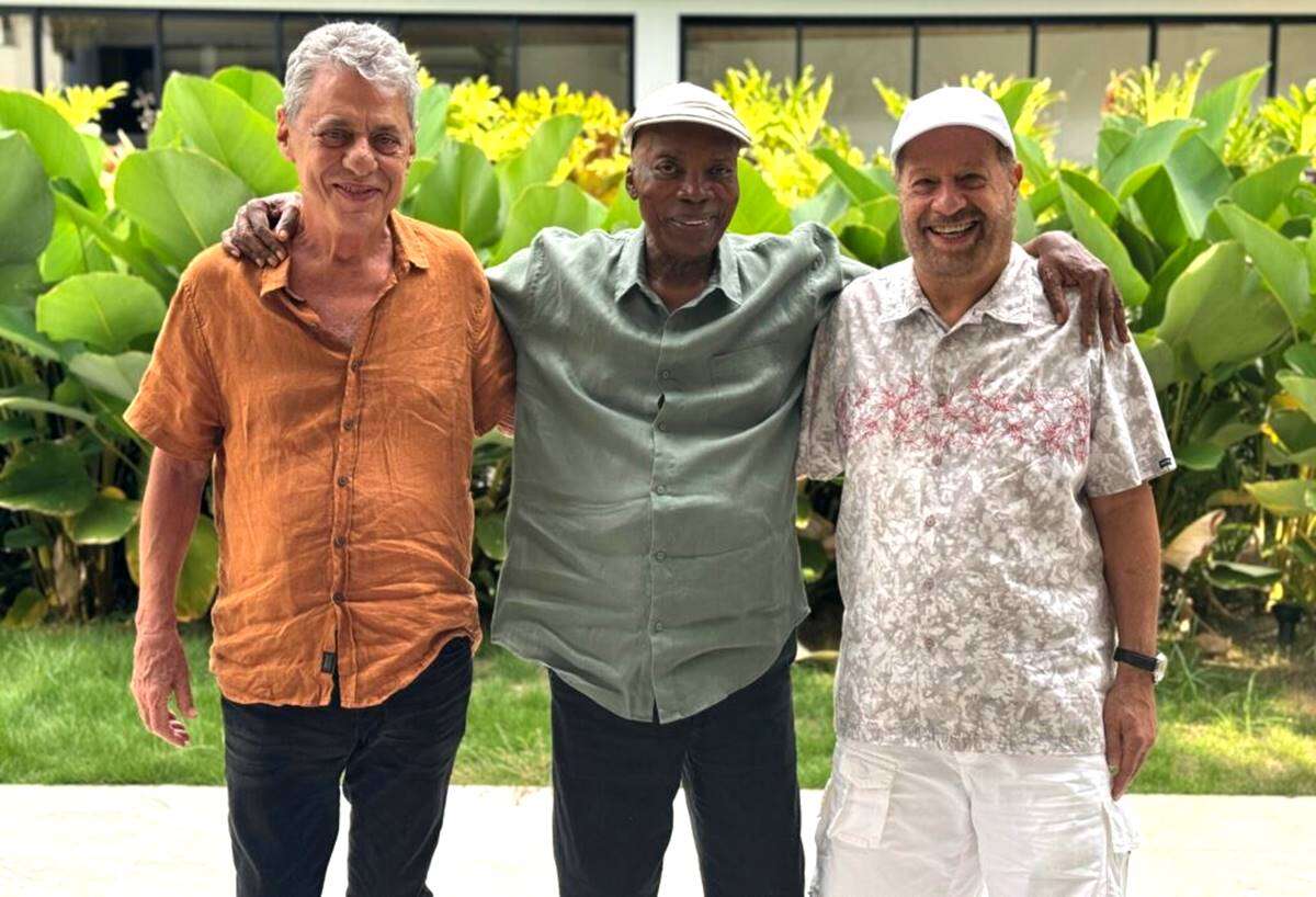 Milton Nascimento recebe visita de amigos após polêmica no Grammy