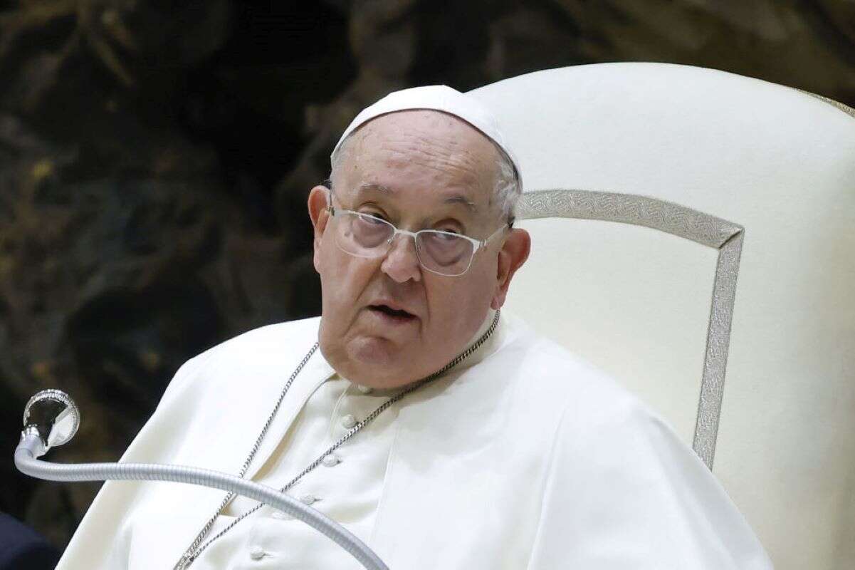 Médico: vida do papa Francisco esteve em risco durante internação