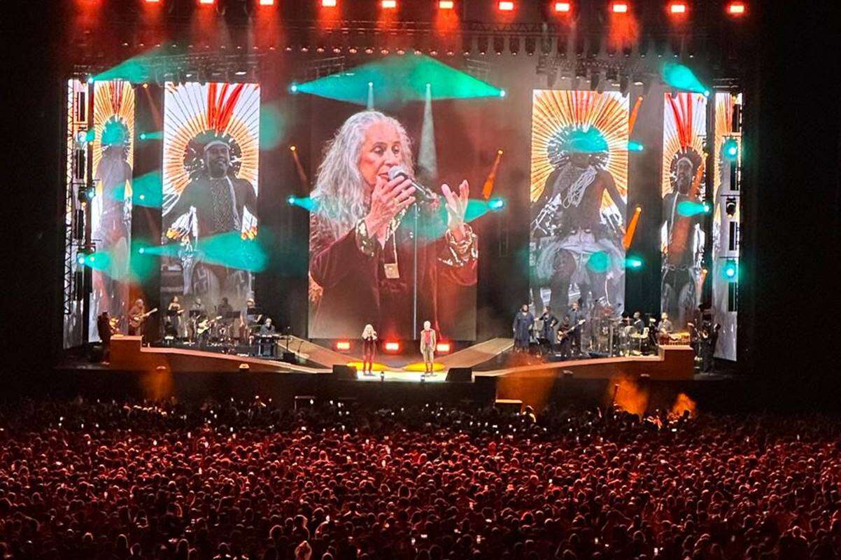 Caetano Veloso e Maria Bethânia emocionam Brasília em show histórico