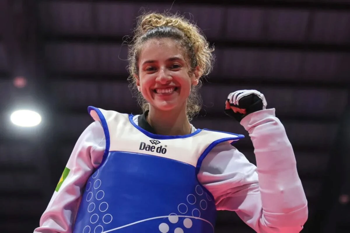 Milena Titoneli é prata e Brasil leva 3º pódio no Mundial de Taekwondo