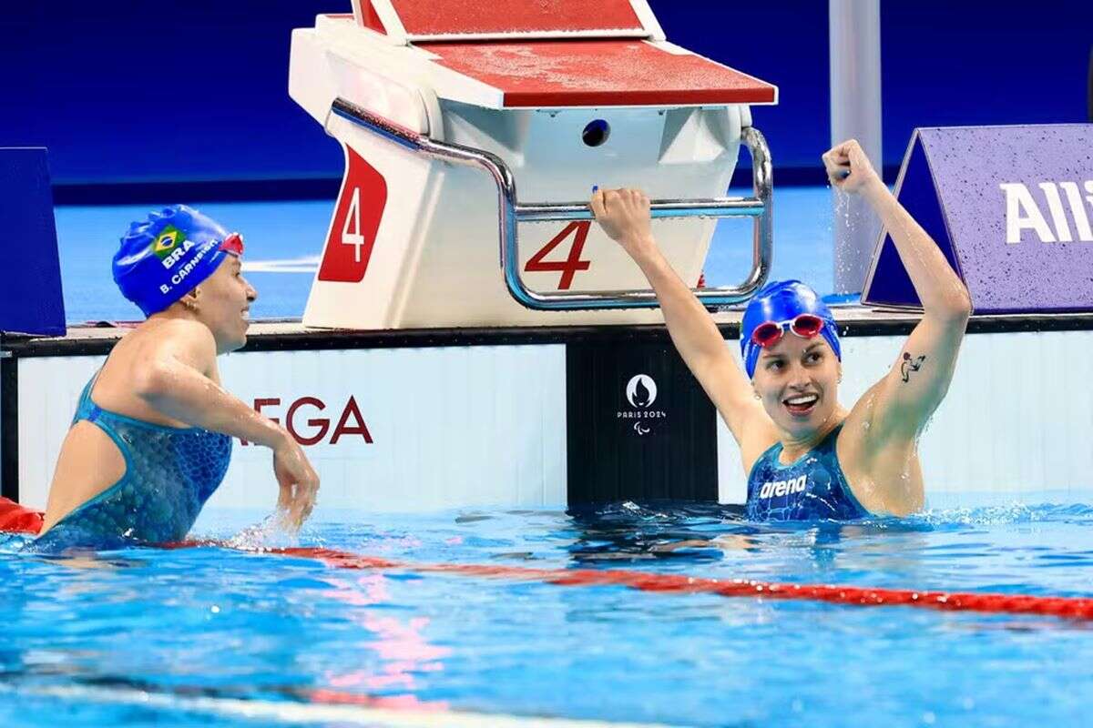 Paralimpíadas: gêmeas brasileiras da natação conquistam prata e bronze